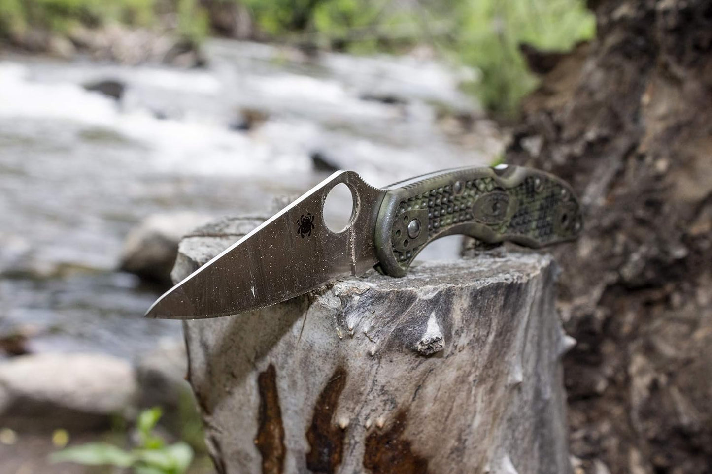 Spyderco Delica 4 Folding Knife: Lightweight, 2.9" Steel Blade, High-Strength FRN Handle, PlainEdge Grind, 7.15" Overall Length.