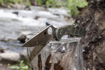 Spyderco Delica 4 Folding Knife: Lightweight, 2.9" Steel Blade, High-Strength FRN Handle, PlainEdge Grind, 7.15" Overall Length.